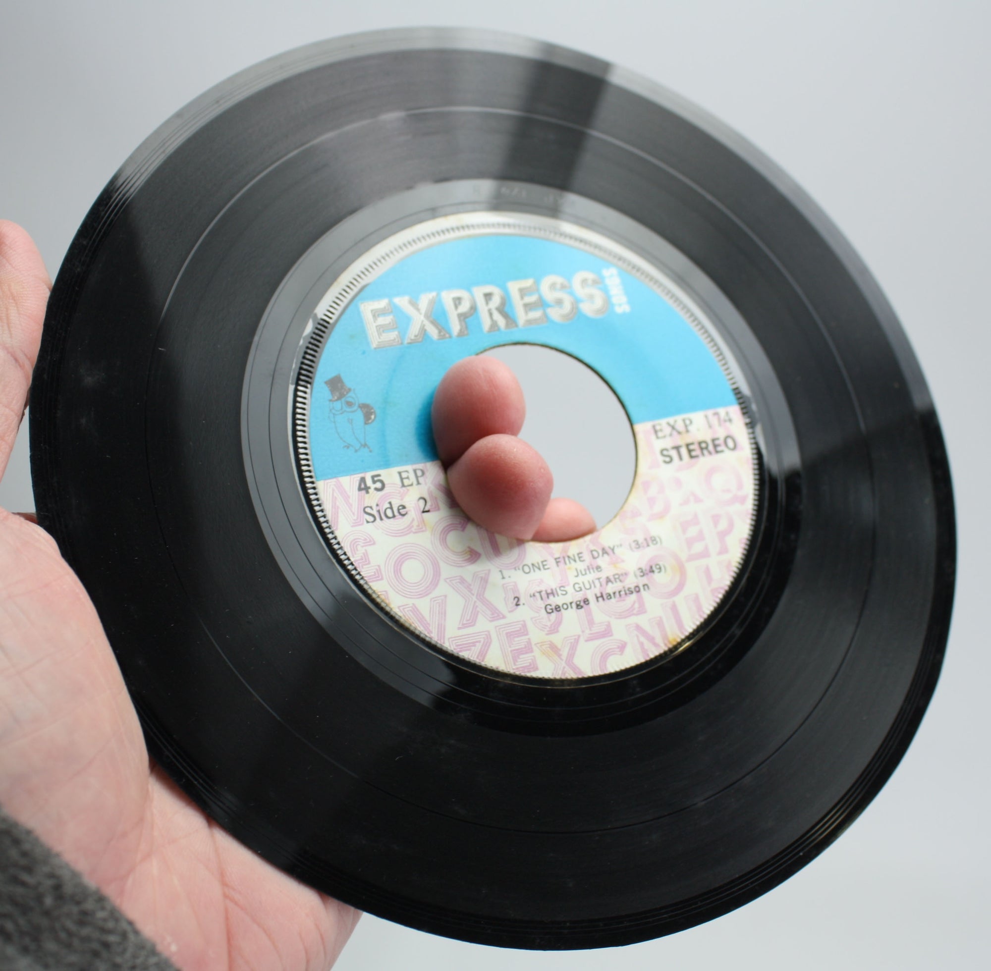 Rare Thai 7" 45 EP: George Harrison - This Guitar, Paul Simon, Linda Ronstadt, Julie - farangshop-co