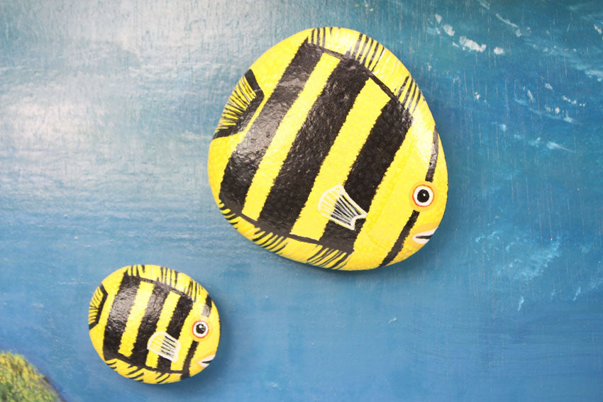 Hand Painted animals on rocks - Framed Ocean Scene with Many Fish, montage - farangshop-co