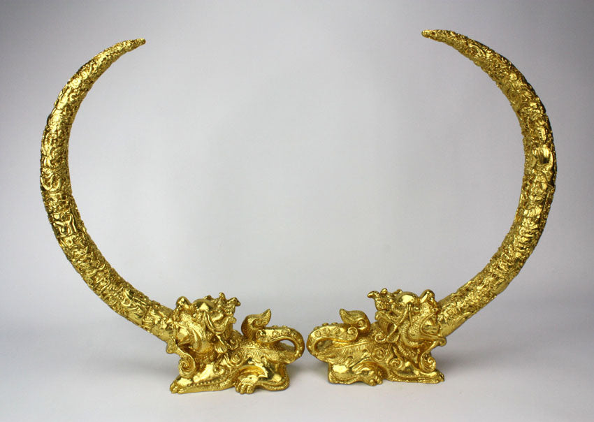 Pair of gold tusks in intricate detail mounted on Chinese lion - farangshop-co