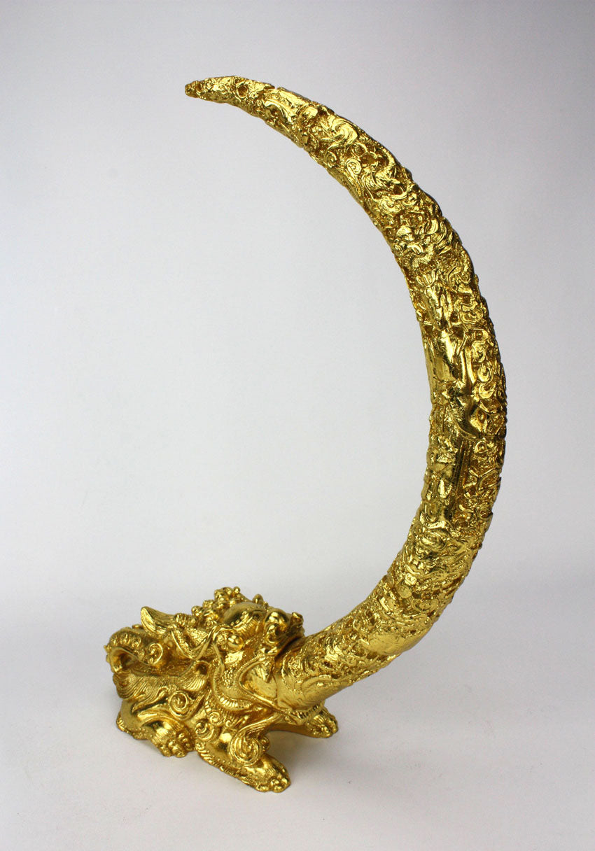Pair of gold tusks in intricate detail mounted on Chinese lion - farangshop-co